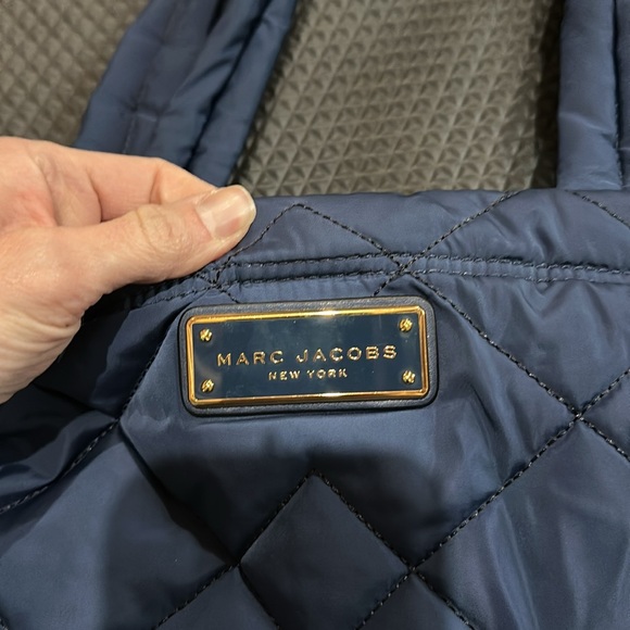 MARC JACOBS New York Navy Puffer Tote - Picture 2 of 6